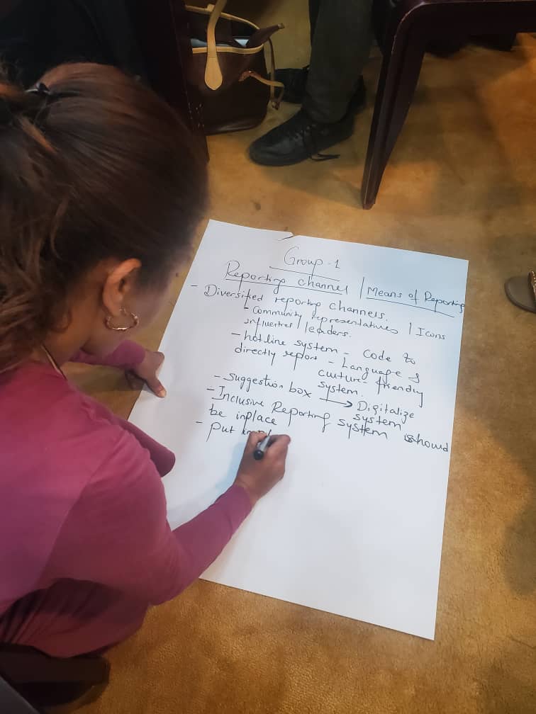 Participant brainstorms different PSEAH factors and next steps